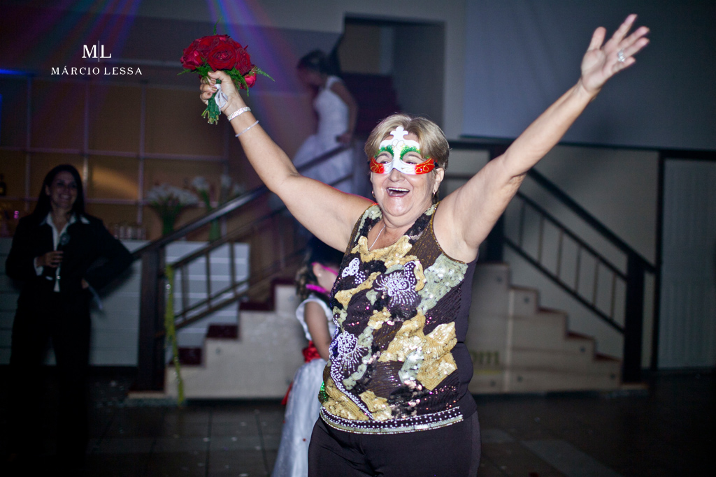 A tiazinha pegou o buquê! Casamento na Lofty Kingdom Eventos, Rio de Janeiro, RJ, por Márcio Lessa | Fotografia