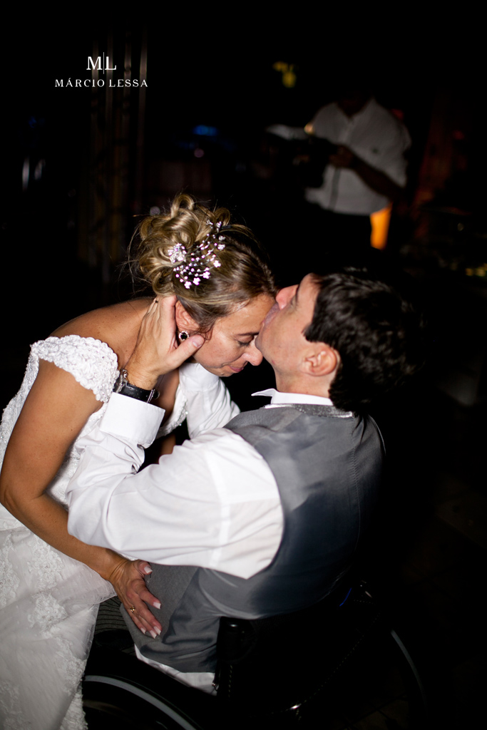 O beijo que sela o amor! Casamento na Lofty Kingdom Eventos, Rio de Janeiro, RJ, por Márcio Lessa | Fotografia