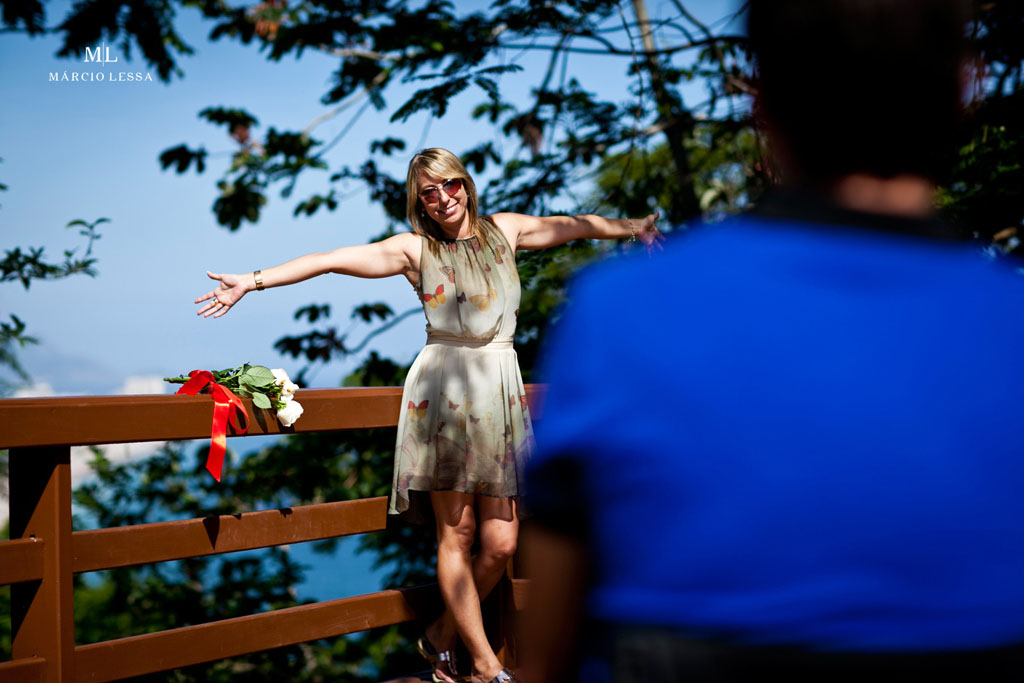 A noiva e seu atleta no Pre-Wedding no Parque Penhasco Dois Irmãos, Leblon, Rio de Janeiro, RJ, por Márcio Lessa | Fotografia