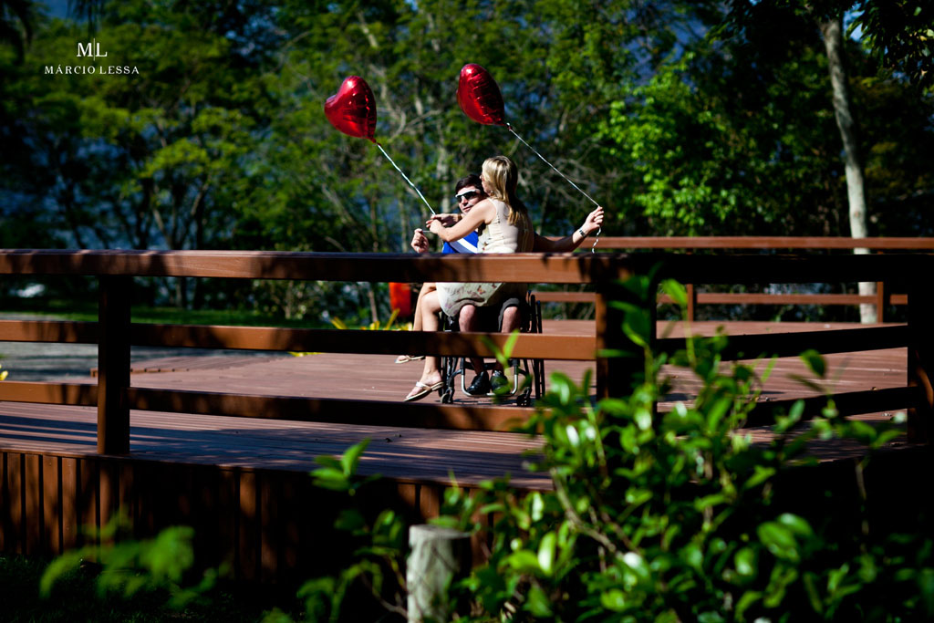 Corações ao vento no Pre-Wedding no Parque Penhasco Dois Irmãos, Leblon, Rio de Janeiro, RJ, por Márcio Lessa | Fotografia