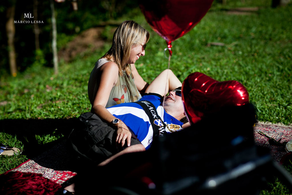No teu colo me sinto seguro | Pre-Wedding no Parque Penhasco Dois Irmãos, Leblon, Rio de Janeiro, RJ, por Márcio Lessa | Fotografia