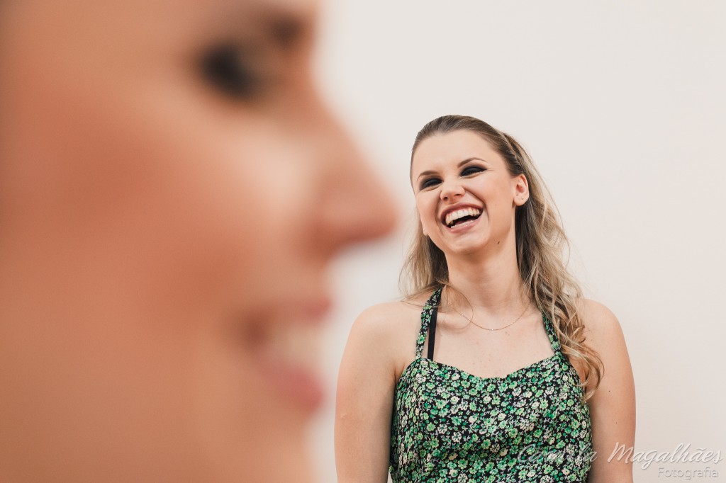 making of noiva com irmã feliz