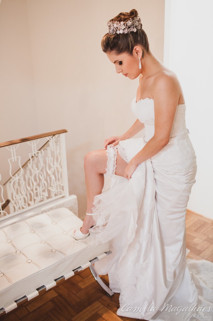Noiva ficando pronta para o casamento