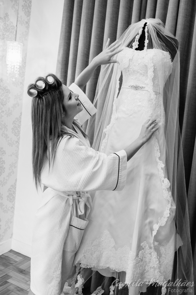 Noiva com o seu vestido fotografia Camila Magalhães