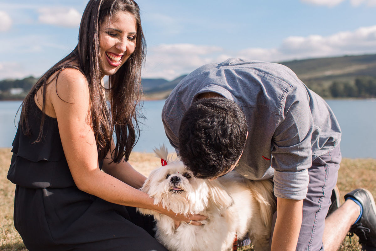ensaio de casal com seu cachorro na lagoa dos ingleses