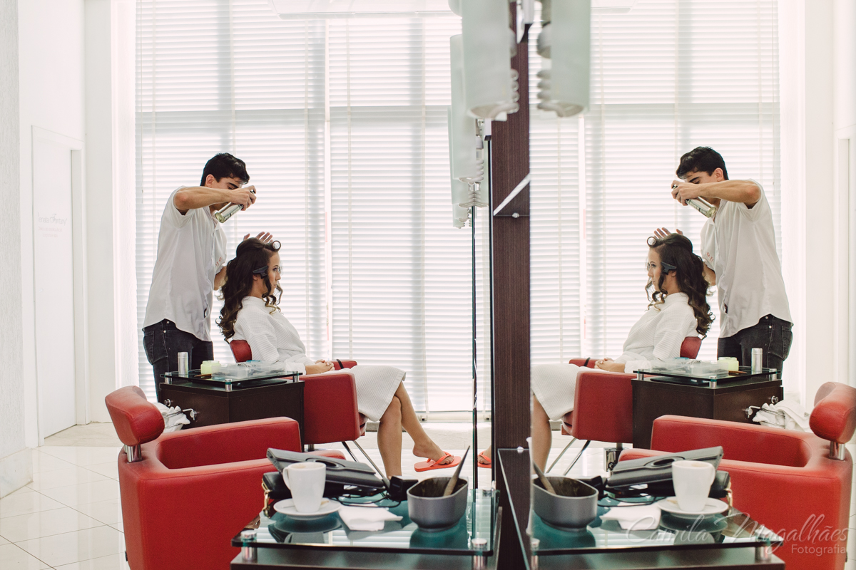 arrumando o cabelo