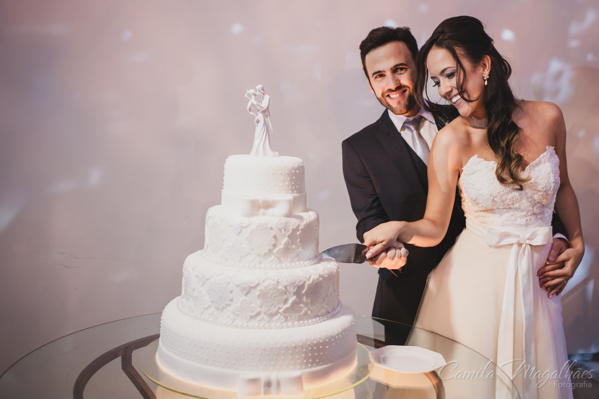 corte de bolo de casamento