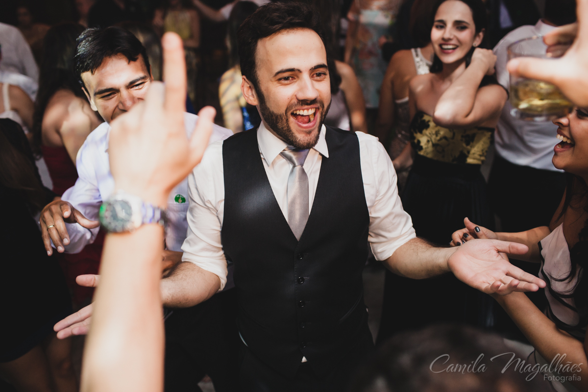 Noivos aproveitam o casamento