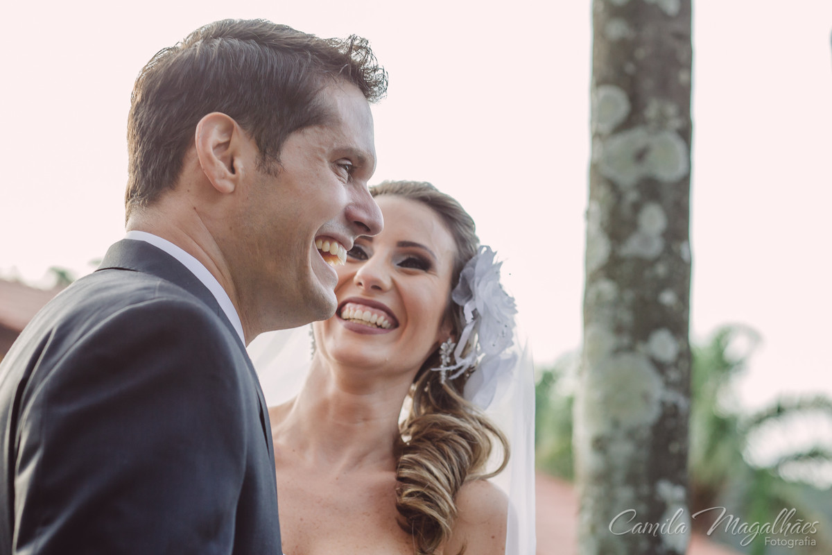 casal feliz em casamento em casa