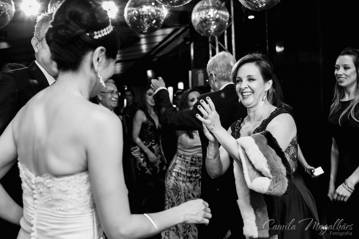 convidados curtindo a festa
