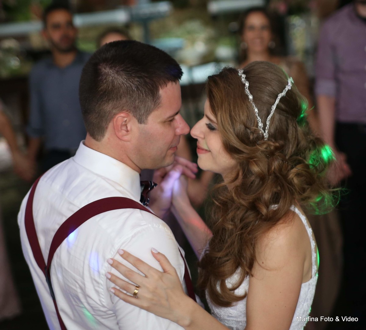 Valsa no casamento de dia, a simplicidade fez a diferença.