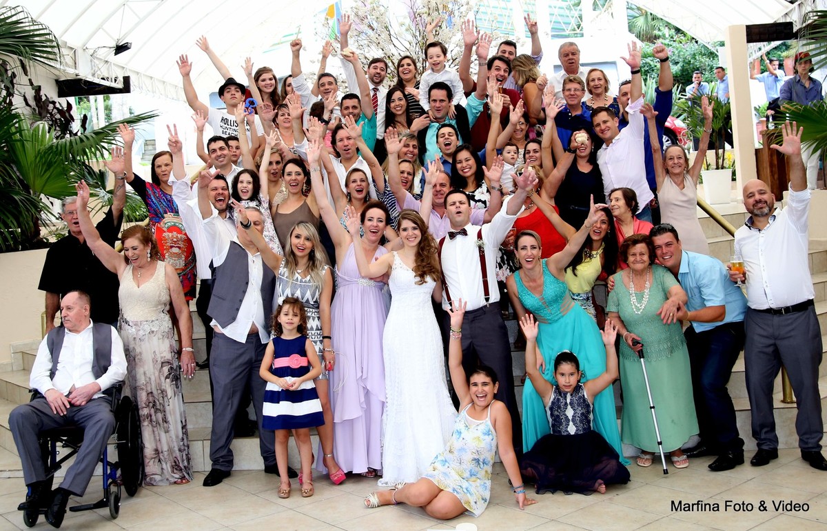 Não é fácil reunir a família inteira, somente em um grande evento como casamento foi possível. e ainda presentear todos com uma foto. Foi demais!!