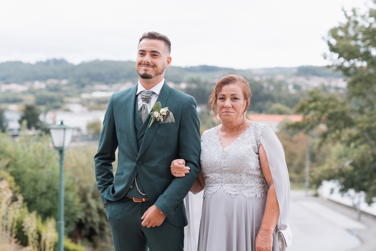 Noivo com a mãe Entrada igreja
Sessão casamento Penafiel
Kryzphoto