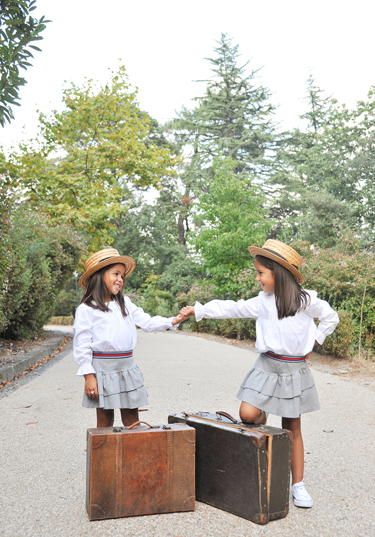 meninas gemas de mao dada