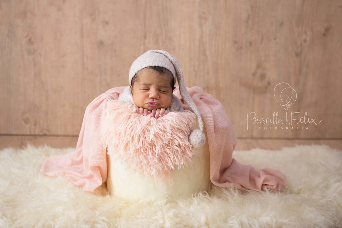 Fotografia 
Recém nascida em ensaio de fotos, fotografia newborn especializada, fotógrafa especialista em recém-nascido, fotografia newborn, fotografia de recém-nascido, recém-nascido são paulo, foto de bebê, fotografia de bebê