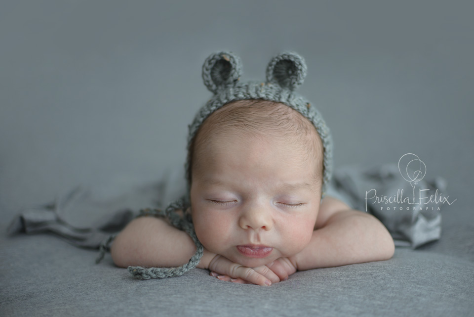 Recém nascida em ensaio de fotos, fotografia newborn especializada, fotógrafa especialista em recém-nascido, fotografia newborn, fotografia de recém-nascido, recém-nascido são paulo, foto de bebê, fotografia de bebê