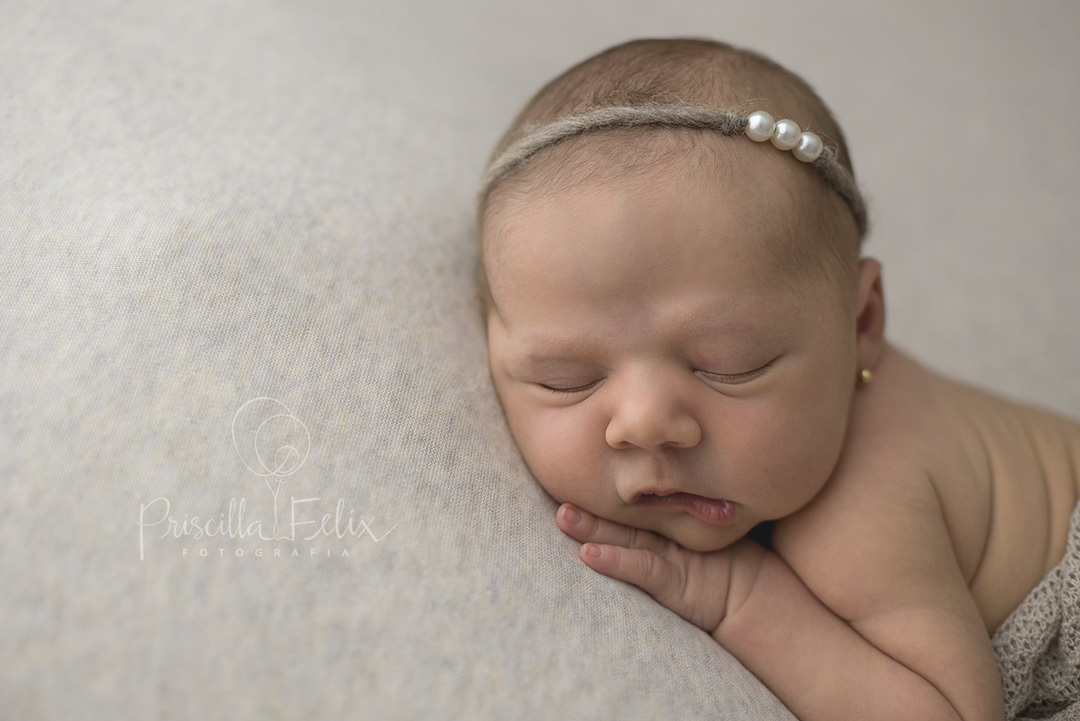 Fotografia de Recém-NascidoRecém nascida em ensaio de fotos, fotografia newborn especializada, fotógrafa especialista em recém-nascido, fotografia newborn, fotografia de recém-nascido, recém-nascido são paulo, foto de bebê, fotografia de bebê