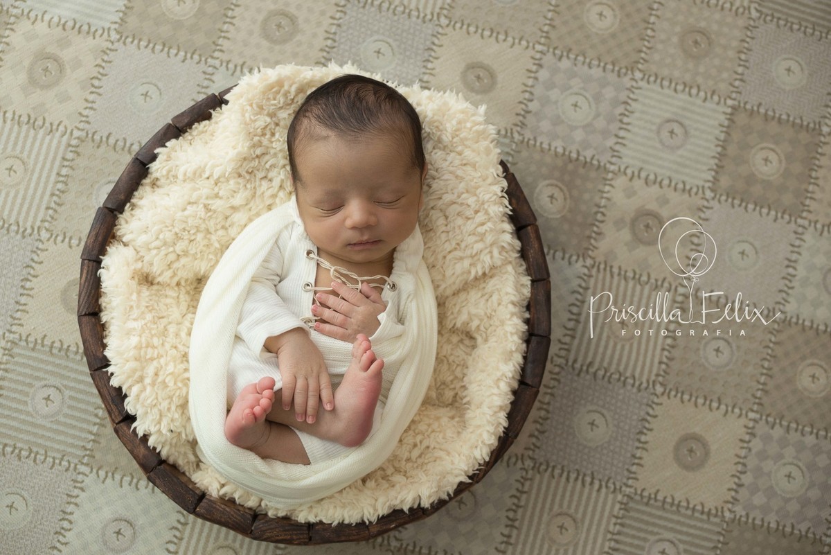 Recém nascida em ensaio de fotos, fotografia newborn especializada, fotógrafa especialista em recém-nascido, fotografia newborn, fotografia de recém-nascido, recém-nascido são paulo, foto de bebê, fotografia de bebê