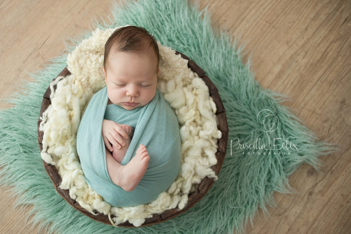 Recém nascida em ensaio de fotos, fotografia newborn especializada, fotógrafa especialista em recém-nascido, fotografia newborn, fotografia de recém-nascido, recém-nascido são paulo, foto de bebê, fotografia de bebê
