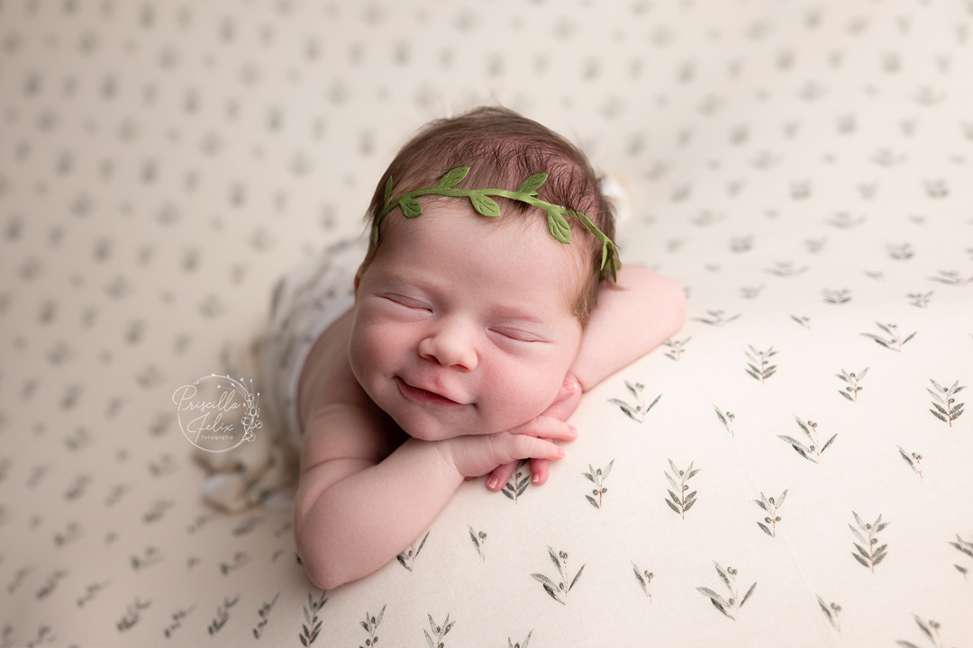 me diz se essa newborn é perfeita? recem nascido sorrindo é bom demais