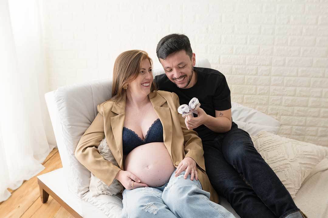 fotografia gestante em estudio atemporal e clean