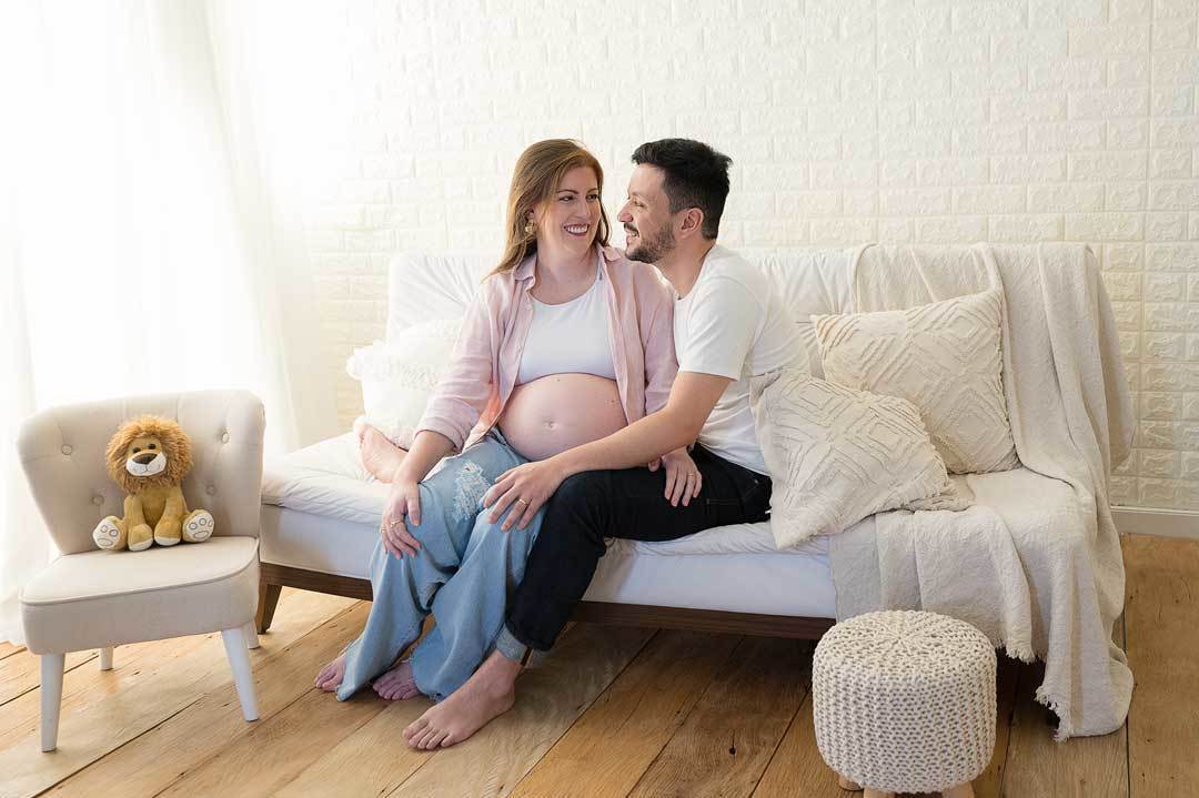 ensaio gestante casal em estúdio especializado fotografia gestante e newborn SP