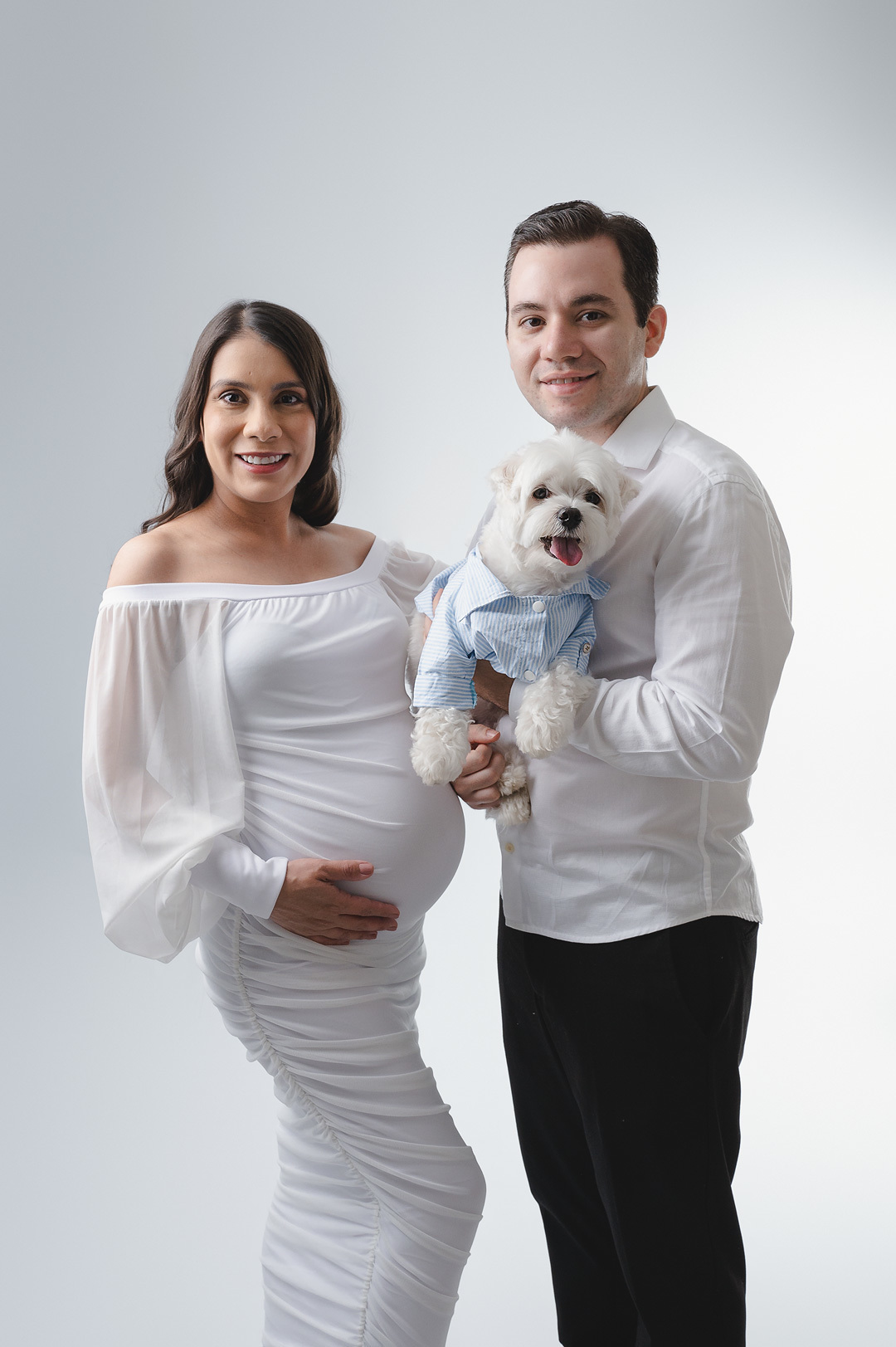 sessão de foto gestante estilo clean em estúdio em São Paulo, referencia em fotografia de gestante e newborn