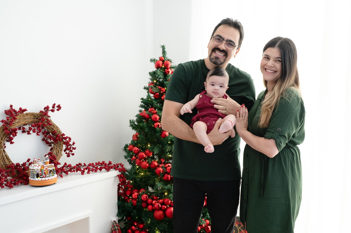 sessão de fotos do primeiro natal em família com a chegada do bebezinho em estúdio fotografia São Paulo SP