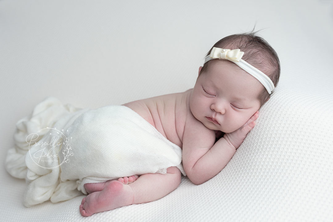 a Lara, essa récem-nascida linda que nasceu de parto humanizado, veio modelar e deu um show de tranquilidade no ensaio newborn