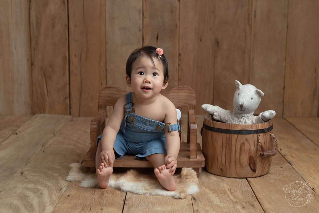 e ela é a Heloisa, irmã idêntica da Helena posando para as fotos no estúdio da Priscilla Felix