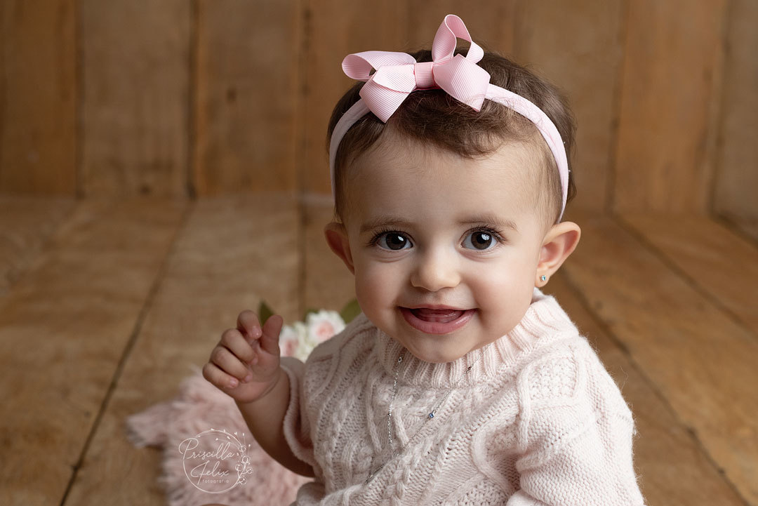 e esse olhar de pureza no ensaio de fotos de acompanhamento? Aqui a Laura já está com 9 meses de vida no estúdio Priscilla Felix Fotografia na Vila Leopoldina em São Paulo/SP