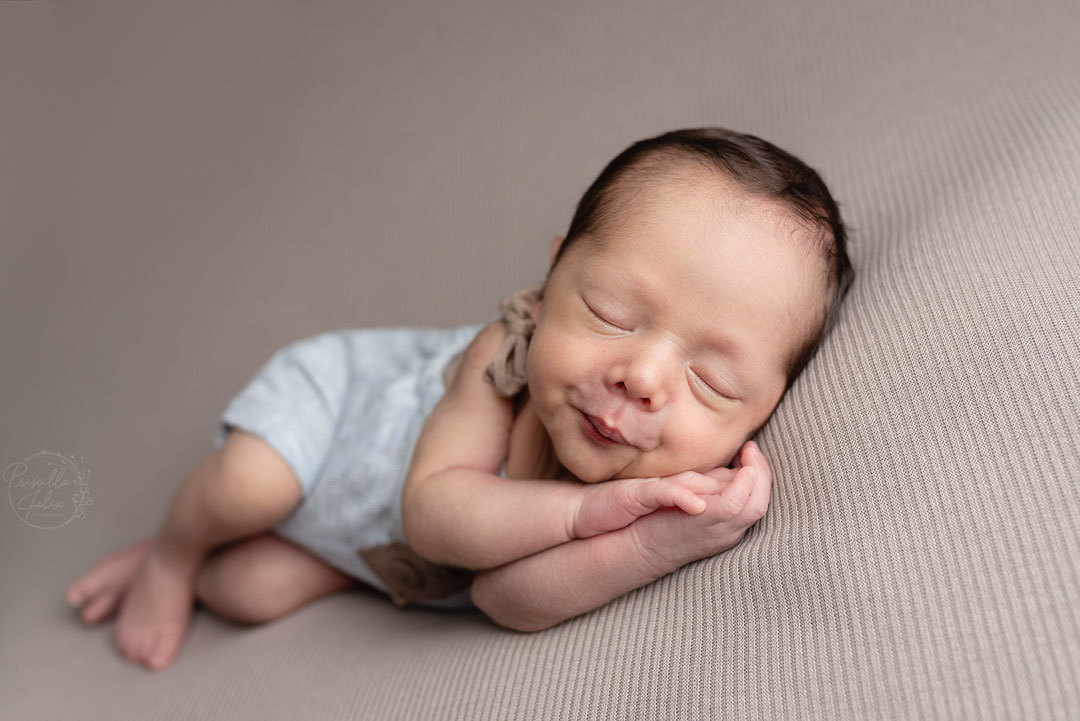 ensaio newborn feito por especialista experiente - Priscilla Felix