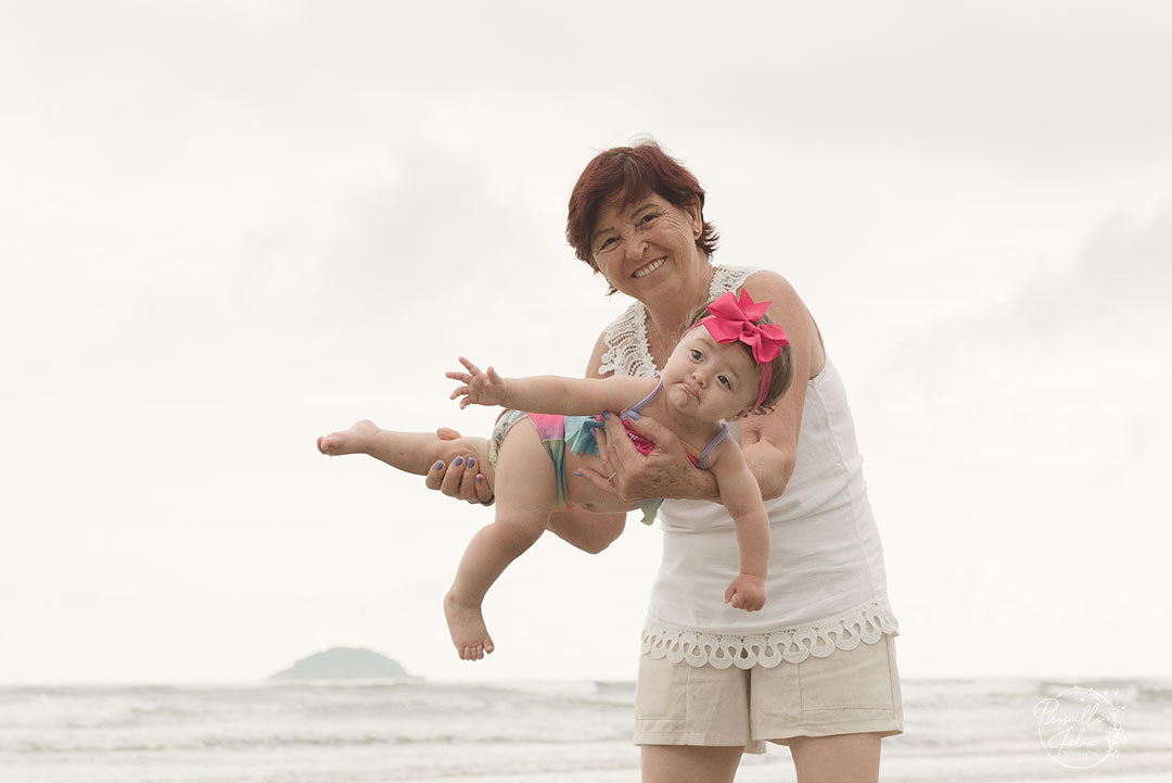 Vovó também participa de ensaio na praia pelas lentes de Priscilla Felix