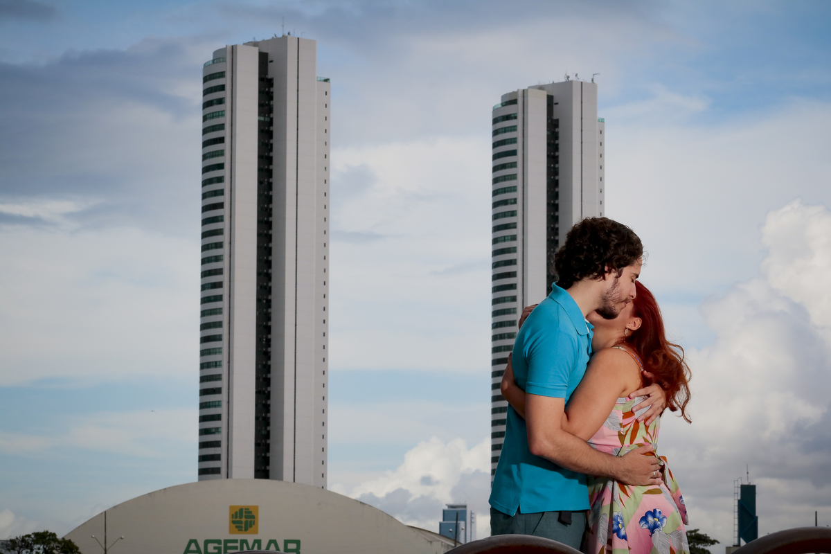 Ensaio de Casal - Noivos no Recife Antigo - Foto Rebecca Torquato