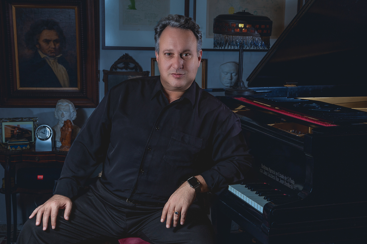 João Antonio Parizoto Filho.
Pianista Brasileiro.