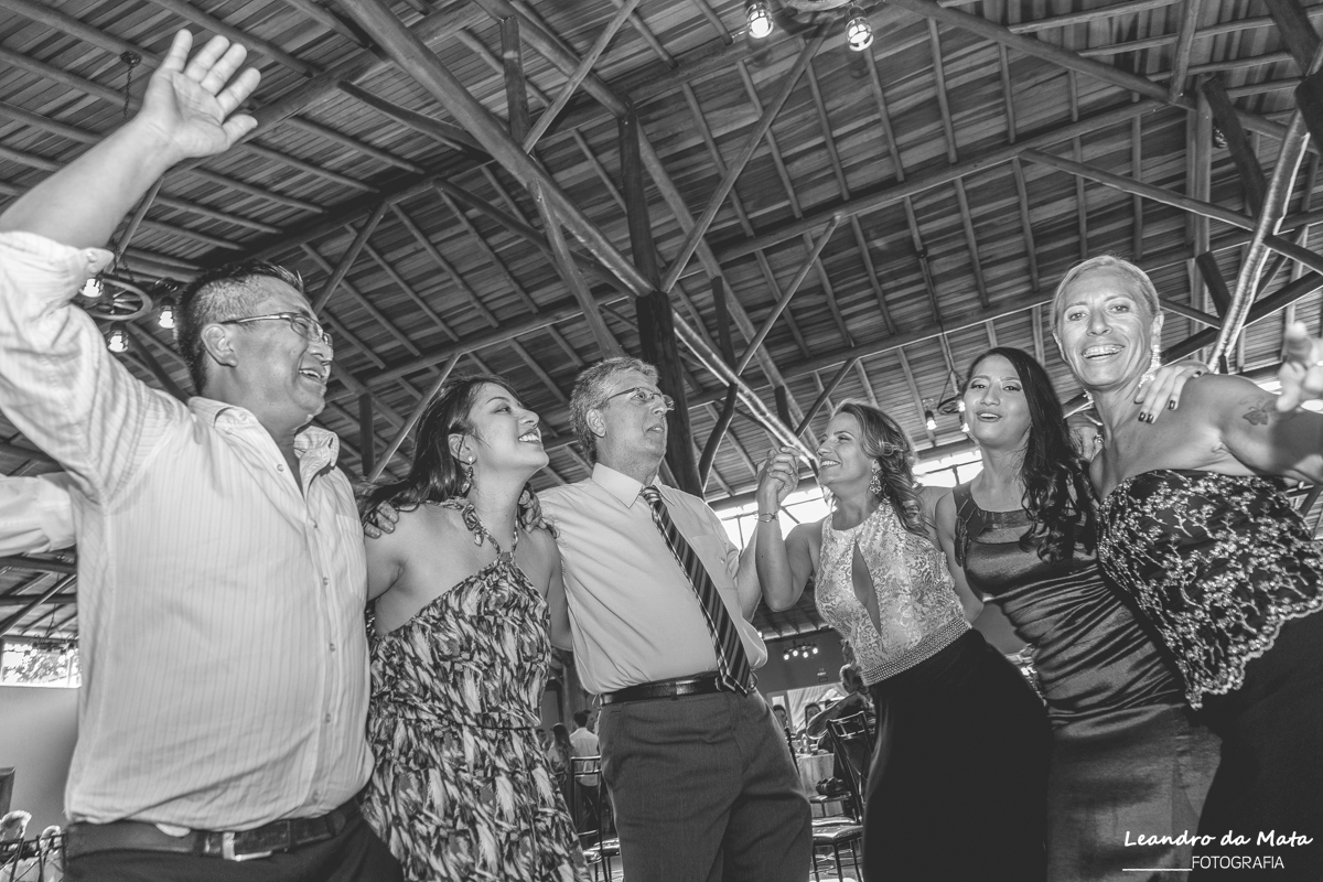 Família dançando na pista