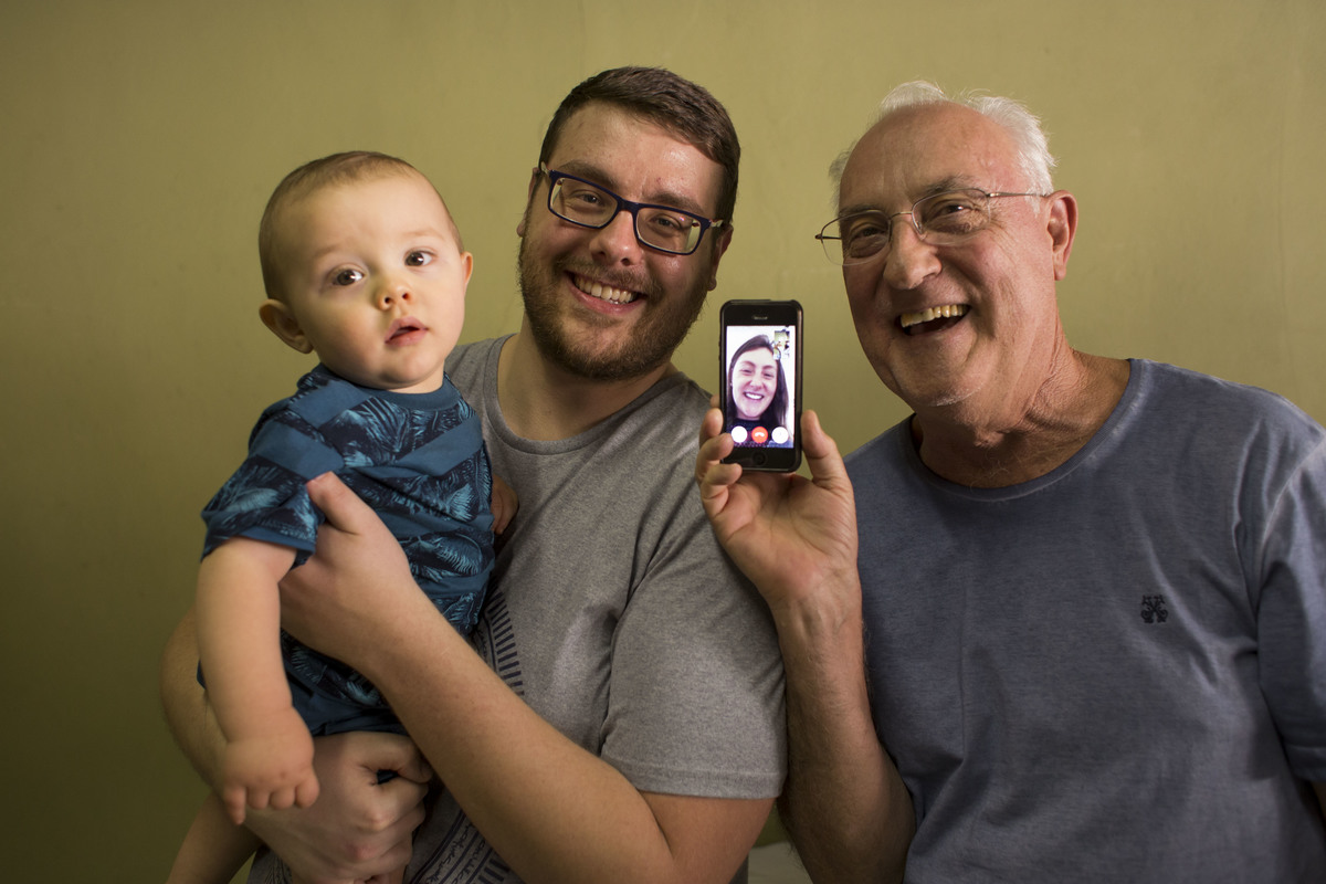 conectividade no aniversário, convidada a distancia.