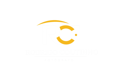 Logotipo de rodrigo barreto coutinho