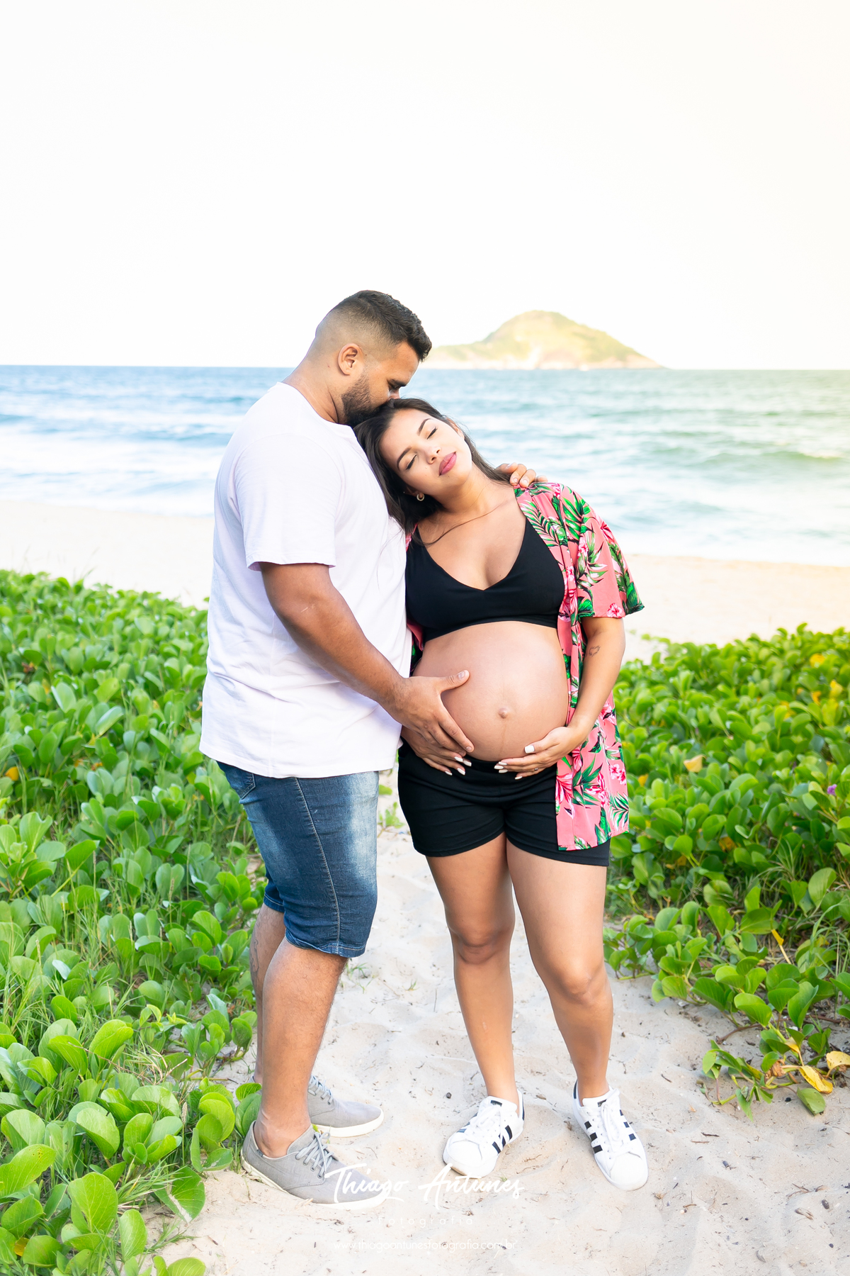 Ensaio de gestante - Mamãe Micaelly e Papai Fabrício - Barra da Tijuca, Grumari, Rio de Janeiro - Filha Laura - Fotografo infantil e de gestante Thiago Antunes