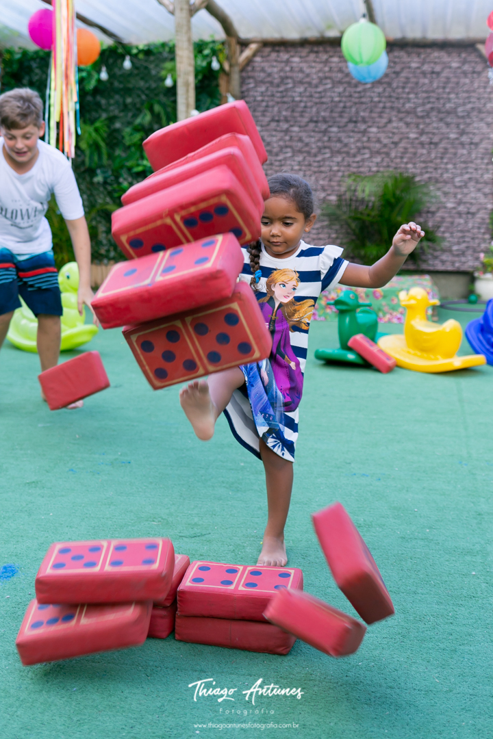 Festa da Milena de 5 ano - Brincadeiras no Quintal, Recreio, Rio de Janeiro - Fotografo infantil Thiago Antunes em Rio de Janeiro