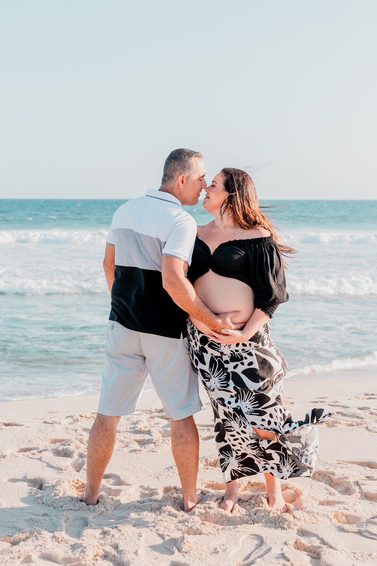 Ensaio de gestante na praia - Recreio, Rio de Janeiro - Fotógrafo de ensaios Thiago Antunes em Rio de Janeiro