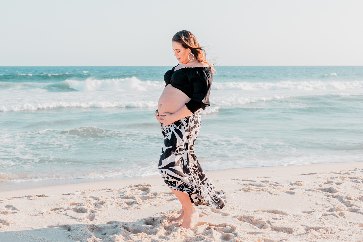 Ensaio de gestante na praia - Recreio, Rio de Janeiro - Fotógrafo de ensaios Thiago Antunes em Rio de Janeiro