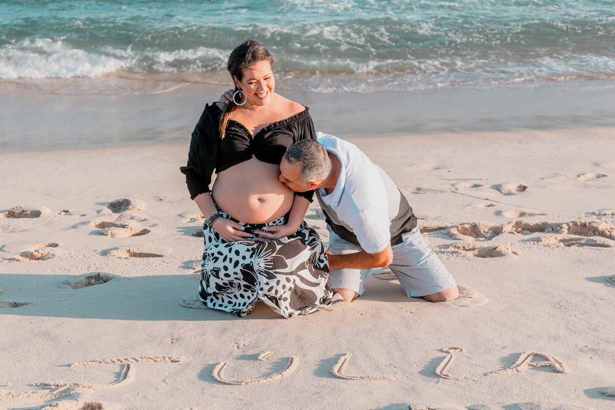 Ensaio de gestante na praia - Recreio, Rio de Janeiro - Fotógrafo de ensaios Thiago Antunes em Rio de Janeiro