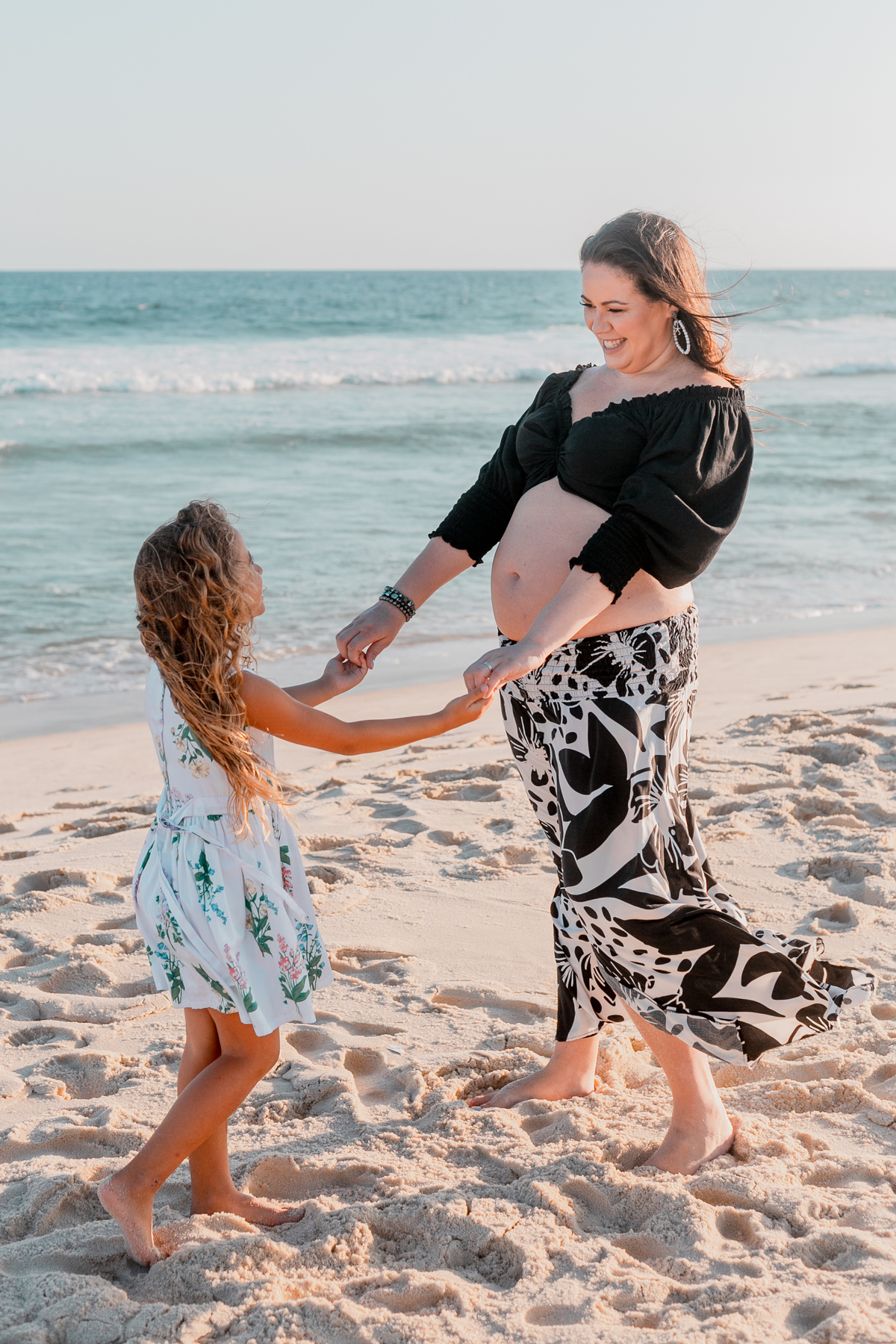 Ensaio de gestante na praia - Recreio, Rio de Janeiro - Fotógrafo de ensaios Thiago Antunes em Rio de Janeiro