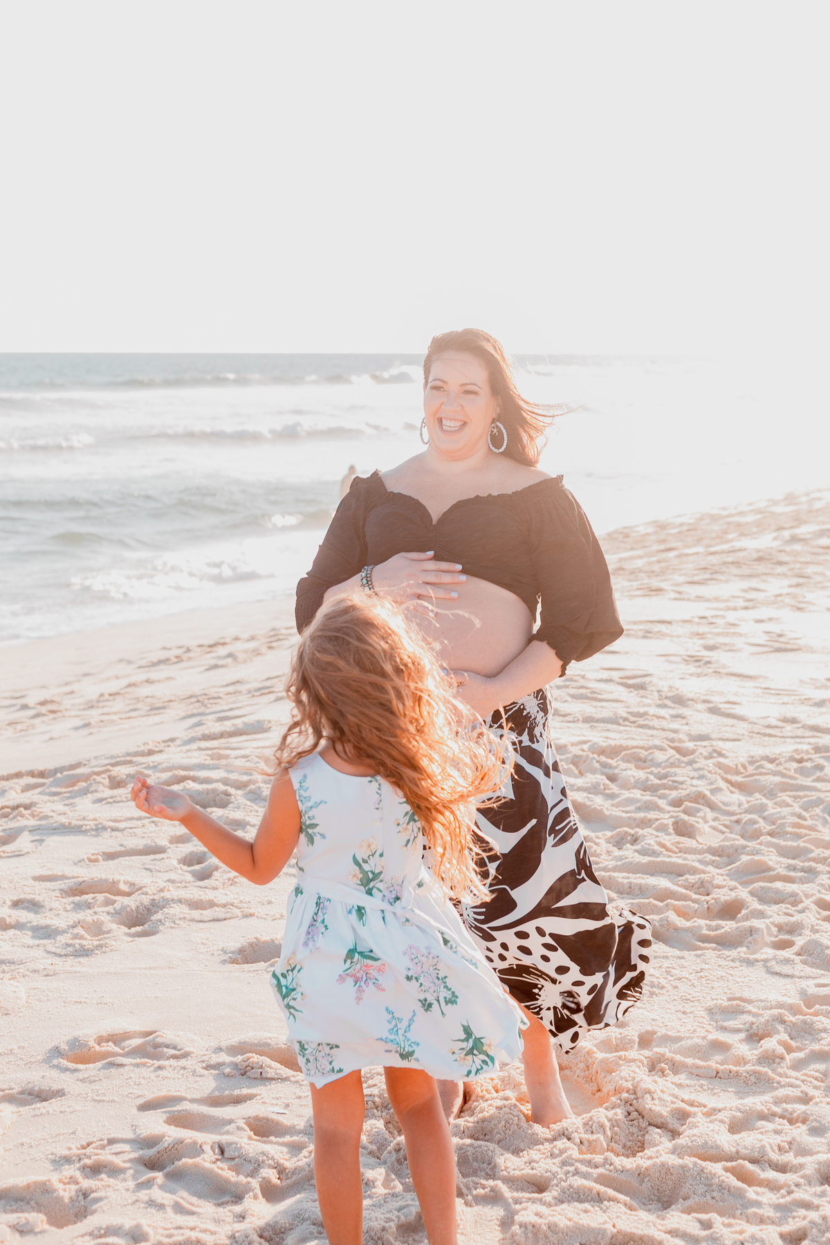 Ensaio de gestante na praia - Recreio, Rio de Janeiro - Fotógrafo de ensaios Thiago Antunes em Rio de Janeiro