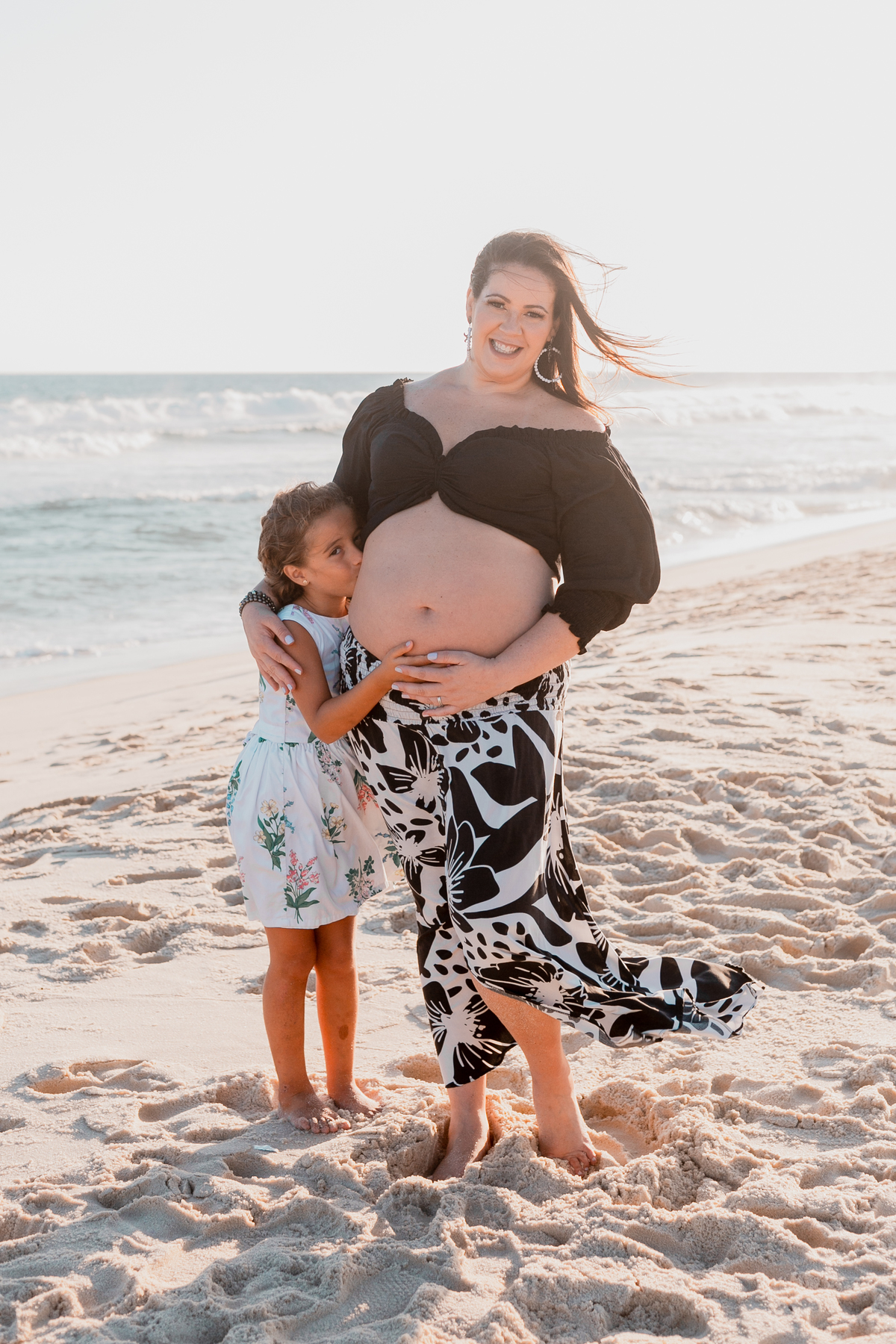 Ensaio de gestante na praia - Recreio, Rio de Janeiro - Fotógrafo de ensaios Thiago Antunes em Rio de Janeiro