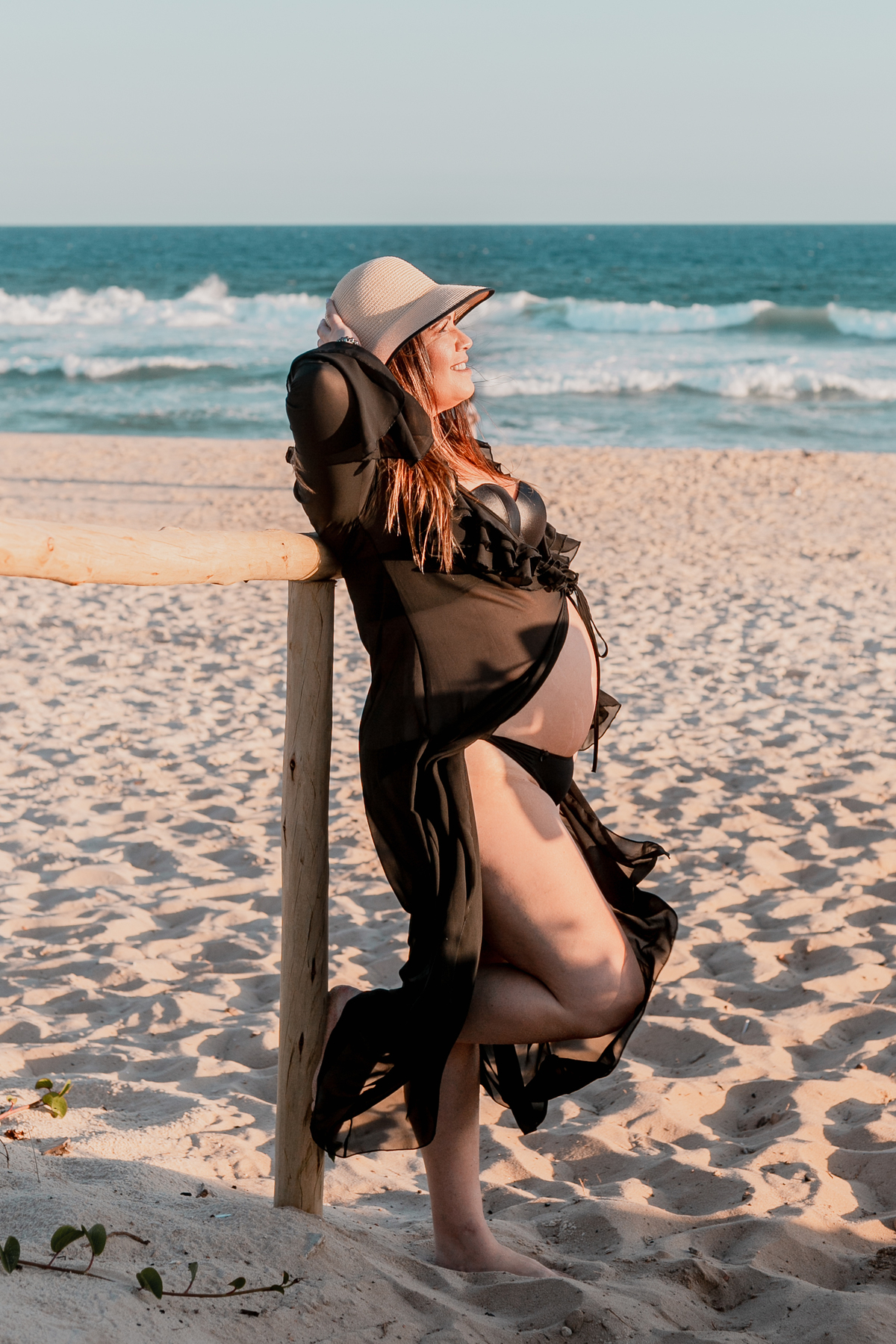 Ensaio de gestante na praia - Recreio, Rio de Janeiro - Fotógrafo de ensaios Thiago Antunes em Rio de Janeiro