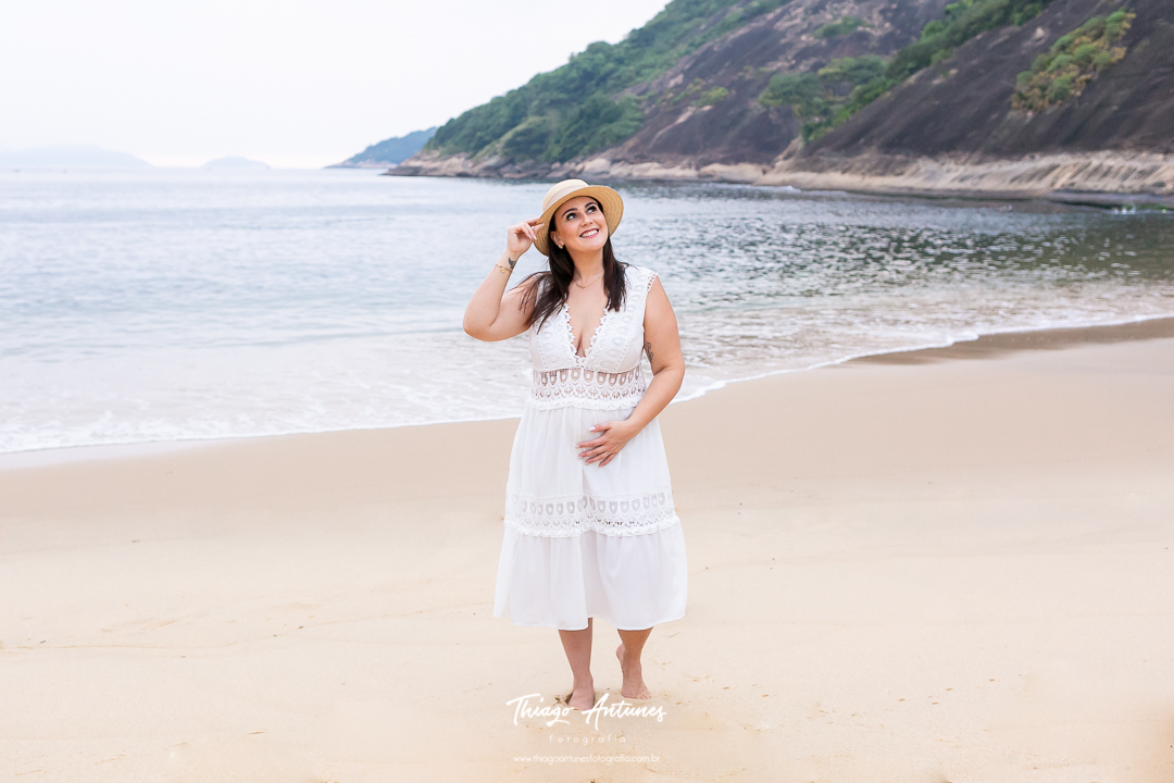 Ensaio de gestante na praia - Praia Vermelha, Urca, Rio de Janeiro - Fotógrafo de ensaios Thiago Antunes em Rio de Janeiro