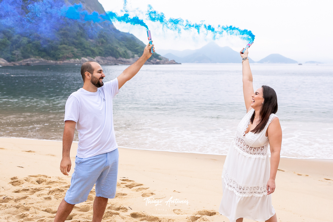 Ensaio de gestante na praia - Praia Vermelha, Urca, Rio de Janeiro - Fotógrafo de ensaios Thiago Antunes em Rio de Janeiro
