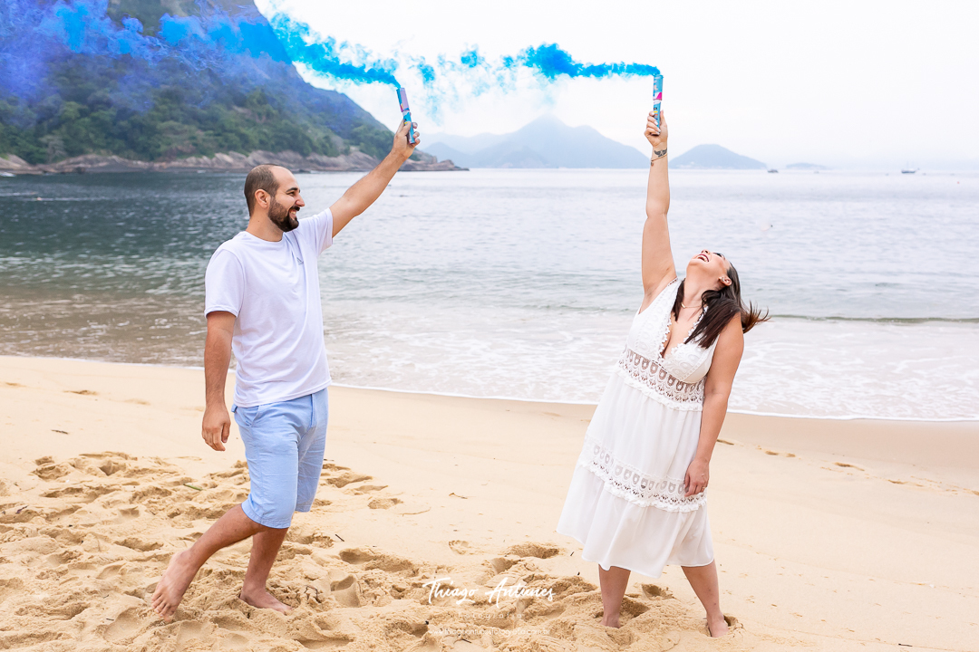 Ensaio de gestante na praia - Praia Vermelha, Urca, Rio de Janeiro - Fotógrafo de ensaios Thiago Antunes em Rio de Janeiro